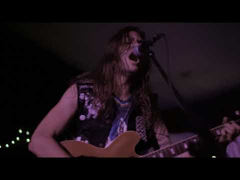 Quiet Oaks - Never Really Minded - Live