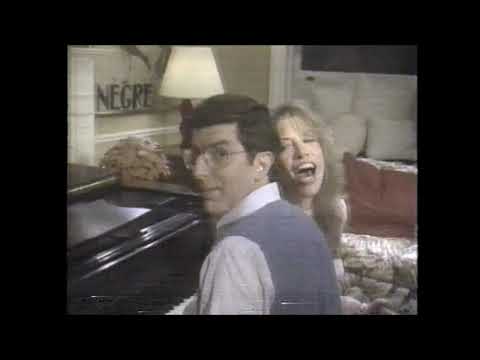 Carly Simon "Nobody Does It Better" with Marvin Hamlisch