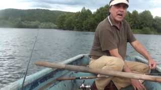 preview picture of video 'Pescuit 5  stiuci la lingura  la barajul Bascov 2013'