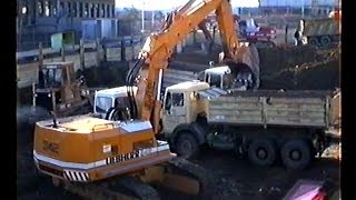 preview picture of video '2x Liebherr R942, Cat 963, Mercedes NG & SK Dump Trucks / Kipper, DEKRA, Stuttgart, 30.01.1990'