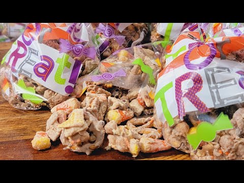 Halloween White Chocolate Chex Mix🧡🤎🎃