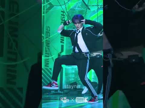 the second half of pt 1 of adding sound effects to #straykids fan cams #kpop #stay #skz #leeknow #리노