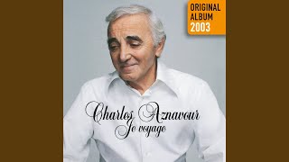 Kadr z teledysku Il y a des trains tekst piosenki Charles Aznavour