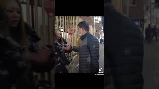 カード盗んだと勘違いしてる中国人のオッサンがギャルを鷲掴みしていた、、　#tiktok