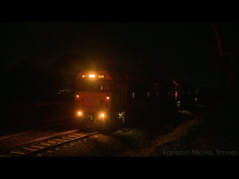 BL27 & BL30 Light Engines At Night (30/7/2022) - PoathTV Australian Trains & Railways