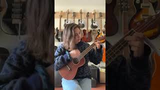 Video thumbnail for Ukelele tenor acústico Fender Hau'Oli by Instrumentos Chile