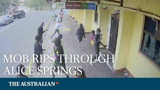 Violent mob rips through Alice Springs (Watch)