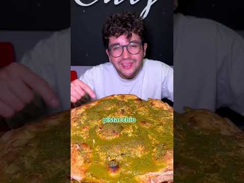 Pizzolo super pistacchioso a Catania 💚 #sicilia #catania #pistacchio #shorts #pizzolo