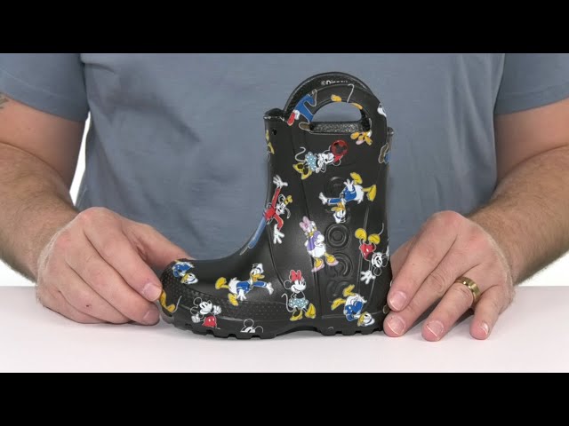 Vídeo relacionado con Crocs Handle It Rain Boot T, Botas de lluvia Unisex niños, Verde Militar, 25/26 EU