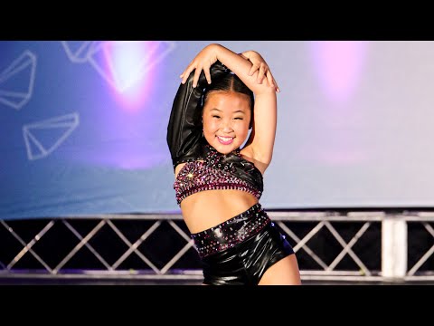 Khloe Kwon - Black Pink