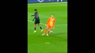 When Goalkeepers Get Bored 😱