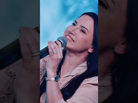 “Eu Só Quero Adorar" é um clamor, uma entrega,  de quem confia e adora mesmo em meio às lágrimas.💖