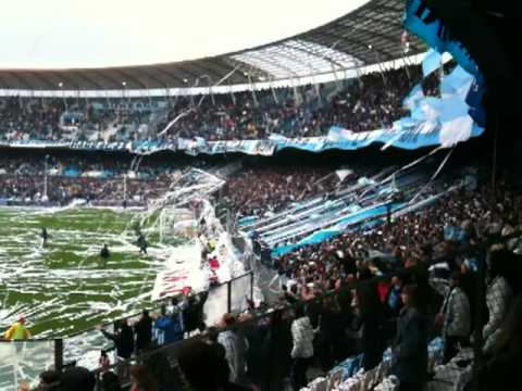 "Torcida cantando - Racing 1x2 Independiente - 27.09.2009" Barra: La Guardia Imperial &bull; Club: Racing Club &bull; País: Argentina