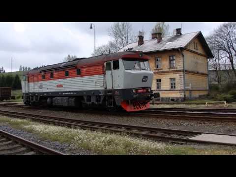 749.107 objíždí soupravu Os 24031/32