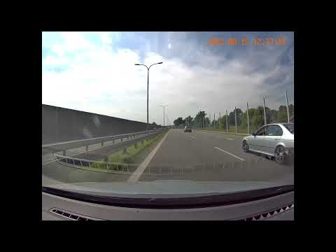 Pęknięcie opony w BMW na S8