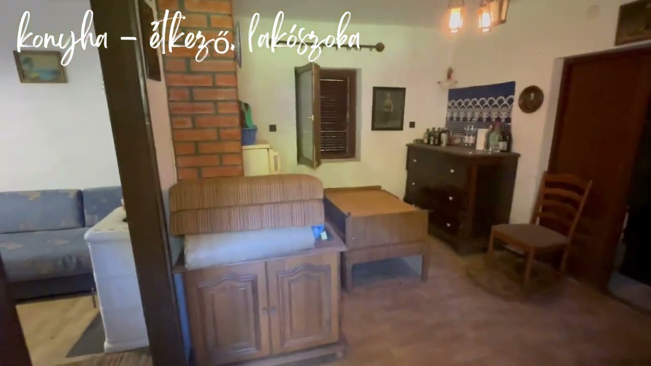 Pécselyen, gyönyörű erdős környezetben bővíthető pince-présház, nyaraló eladó