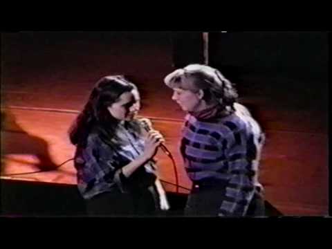 10,000 Maniacs - A Campfire Song (1989) New Haven, CT