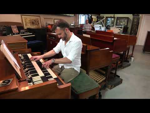 "A Whiter Shade Of Pale" on a Hammond B-3 at Keyboard Exchange International