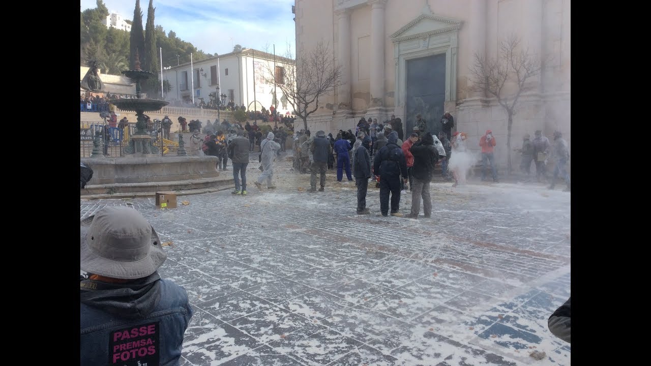Els enfarinats manen a Ibi