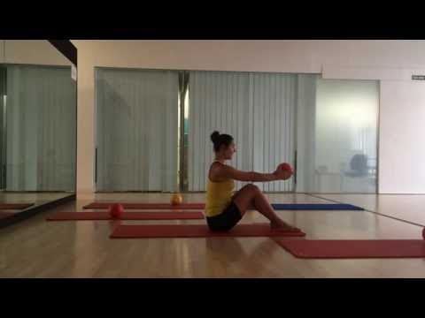 PILATES CON PELOTA PEQUEÑA