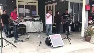 Download lagu Di Sebalik Rahsia Cinta - covered by DupDapBand (aza & mizi) mp3
