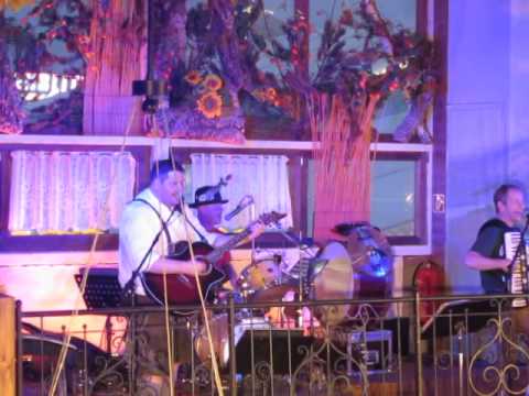 Hey Mann Polka mit Midi-Funk-Bass am Oktoberfest 2014 Thomas, Peter und Turboreini