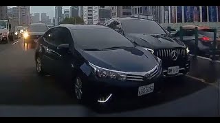 【車禍影片】 過年大禮包，賓士車一台（2023.01.18 台北市建國高架 大安段