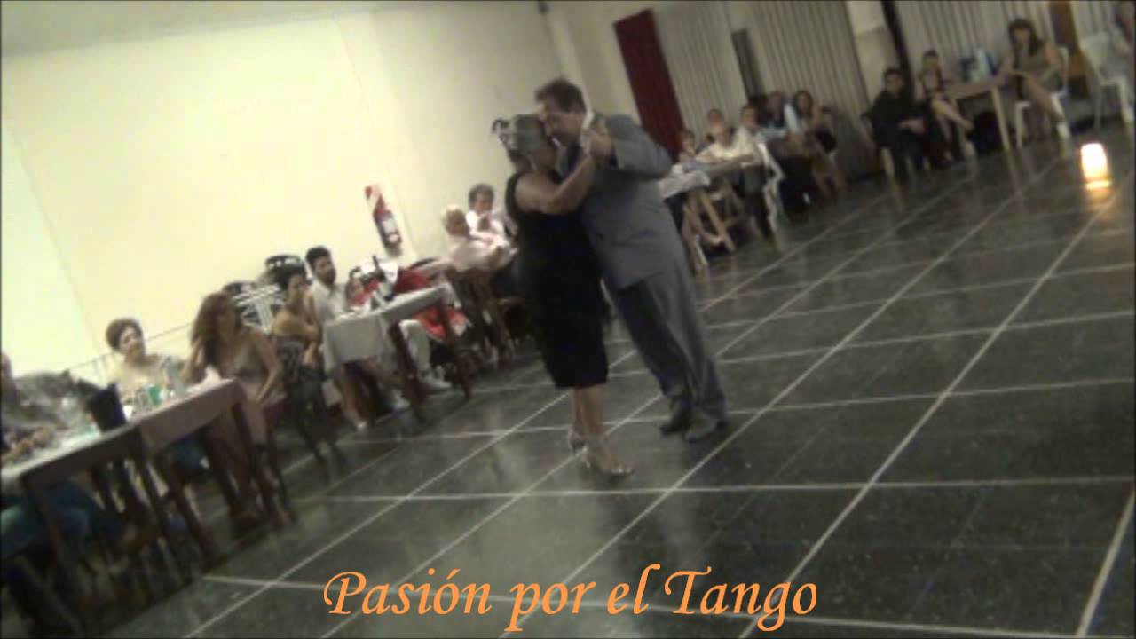 MARIA del CARMEN ROMERO y JORGE DANIEL DISPARI Bailando la MILONGA DE LOS FORTINES en FLOREAL