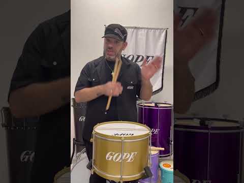 Uma das batidas de caixa mais emblemáticas do carnaval Brasileiro - Império Serrano