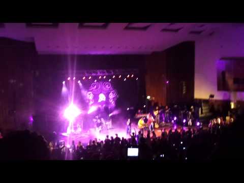 Natiruts feat Mónica Ferraz - Sorri sou rei