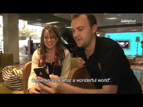 Schipholpianist speelt lievelingslied van passagiers