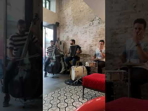 Bódis, Szabadka, Contrabayando