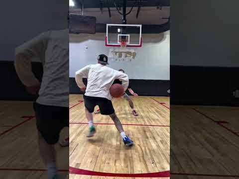 Is this legal 🤨💭 #parati #nvideos #streetball #nba #baloncesto #nbalatino #cbmorant #cbgenesis