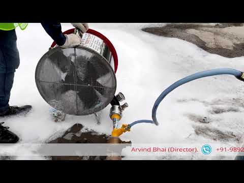 Medium expansion foam pourer