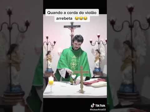 Padre tem crise de riso, durante a missa.  (foi eu mesmo kk) OFICIAL