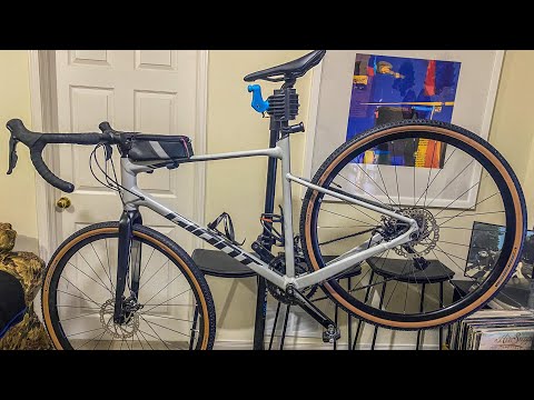 Cadex GX Gravel Tires on Giant Revolt 2