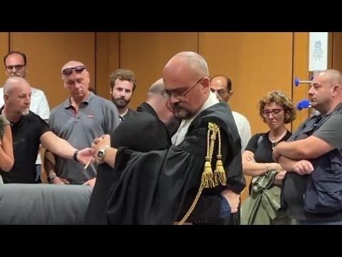 Il pianto liberatorio di Roberto Saviano dopo la sentenza: «Mi hanno rubato la vita»