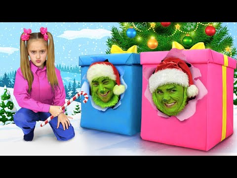 Sasha hornea casas de pan de jengibre y recibe regalos de Grinch en Navidad