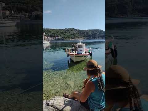 Traumkulisse mit El Condor Pasa auf Ithaka in der Bucht von Kioni
