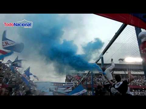 "SALE EL BOLSO A LA CANCHA, EXPLOTA LA TRIBUNA ABDON PORTE" Barra: La Banda del Parque &bull; Club: Nacional &bull; País: Uruguay