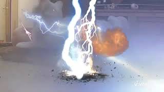 雷なんて怖くないニャン！(汗