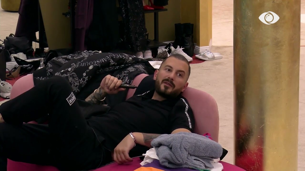 “Nuk të ra kështu”/ Romeo i kthehet Rikes për debatin me Meritonin: Ёshtë lëvizje e ulët