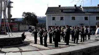 preview picture of video 'Aurdal Musikkorps - 1. mai 2007 - Fagernes sentrum'