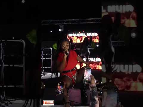 Shaneil Muir Singing Vybz Kartel’s Song At Her Show In Miami