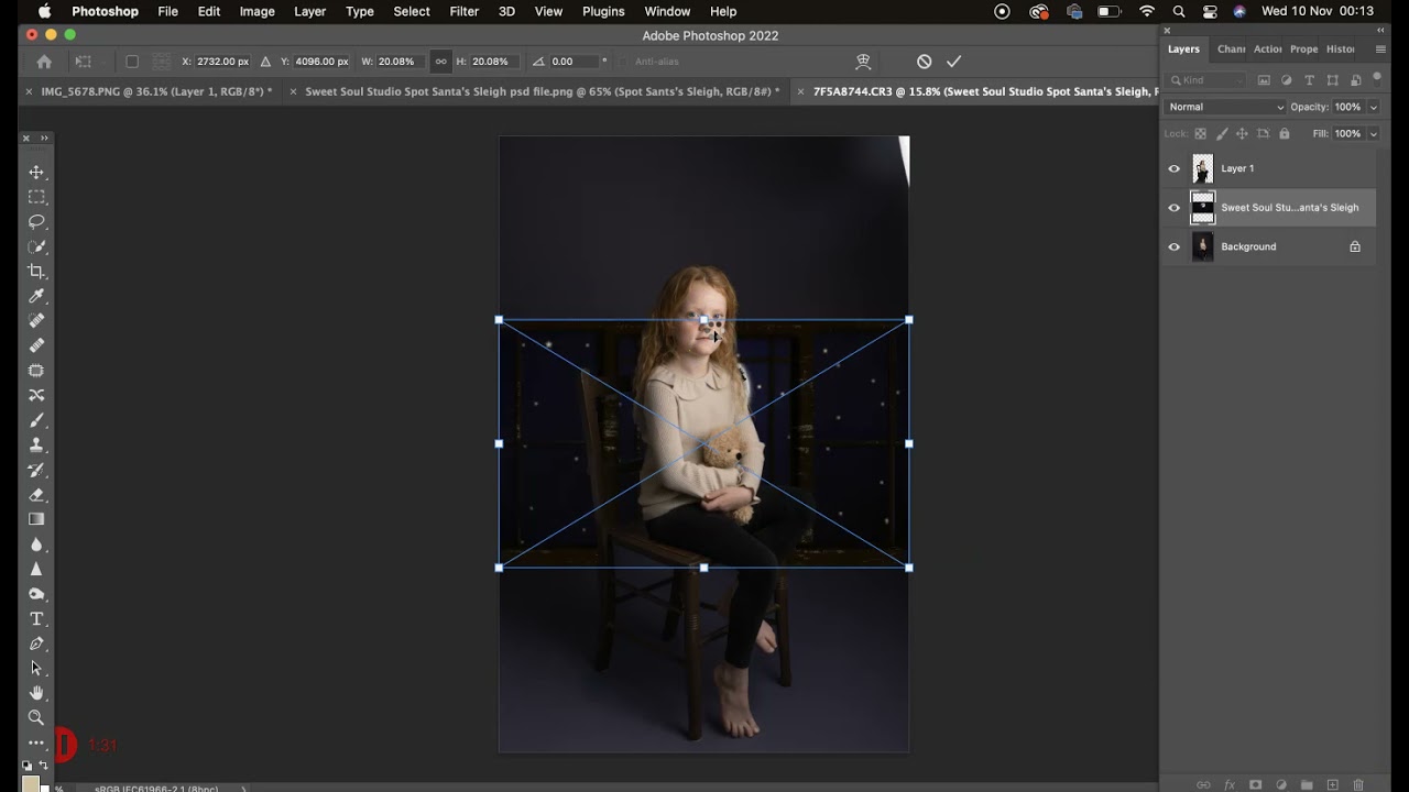 How to place the Spot Santa's Sleigh Backdrop