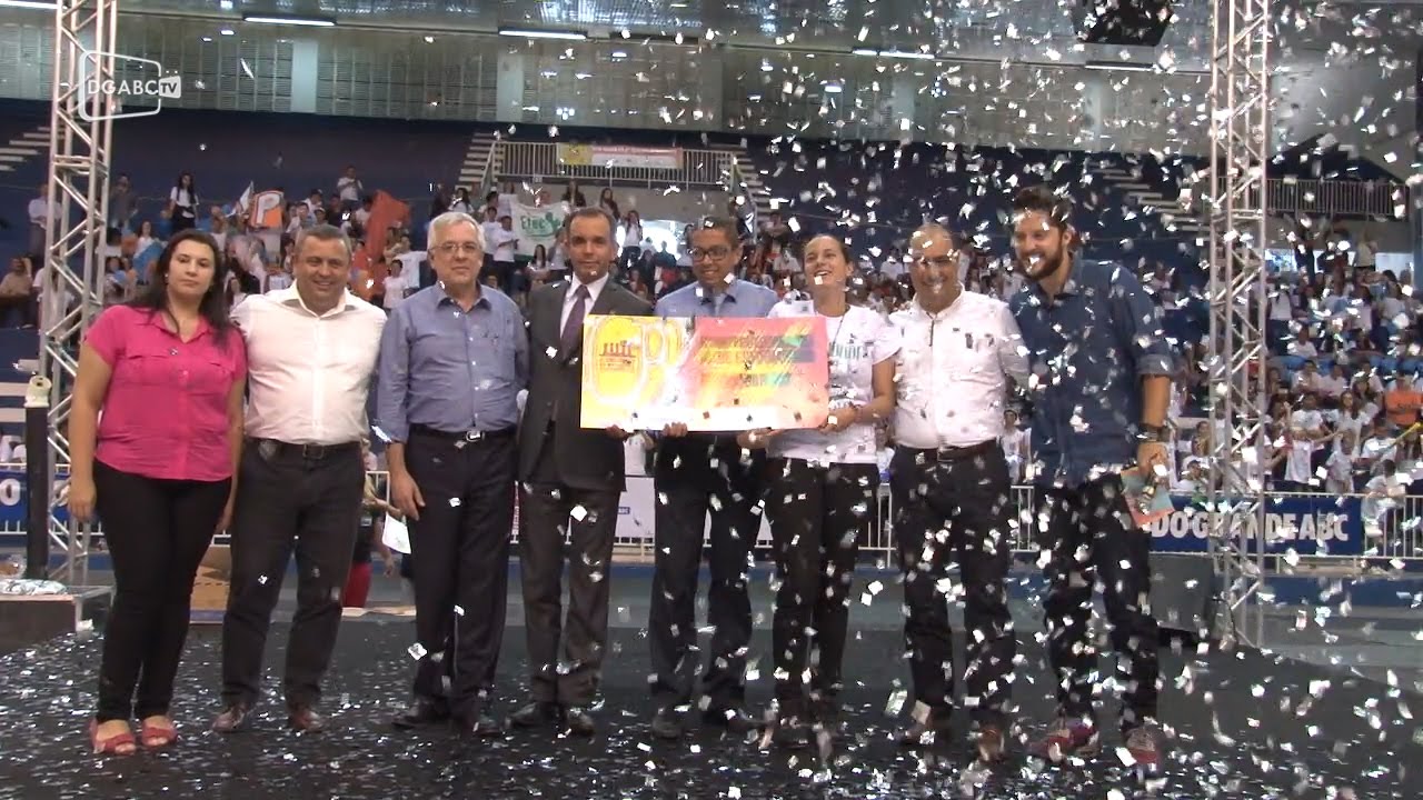 Premiação do 8º Desafio de Redação movimenta jovens ; veja vídeo 