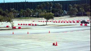 preview picture of video 'Gerry's MGB-GT at Homestead Autocross'