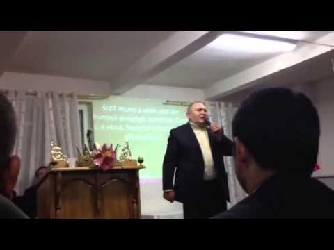 Fratele Cornel urs lauda pe dumnezeu la biserica locasul lumini