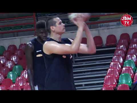 Una storia nuova starring Niccolò Martinoni