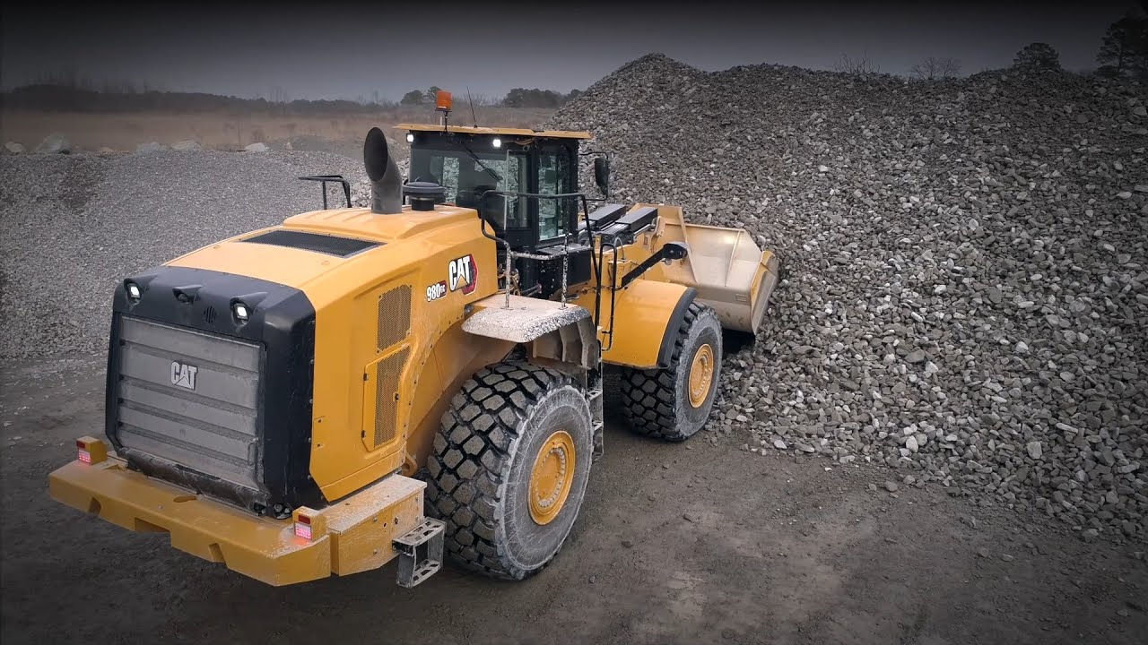 Chargeuse sur pneus Cat 980 GC au travail
